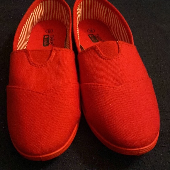 Red canvas shoes - Picture 8 of 8